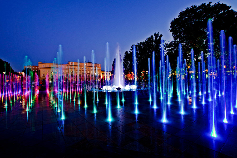 Świecąca fontanna blisko Hotelu Vanilla w Lublinie