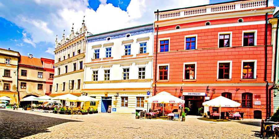 Trzy kamienice obok hotelu Trybunalska w Lublinie