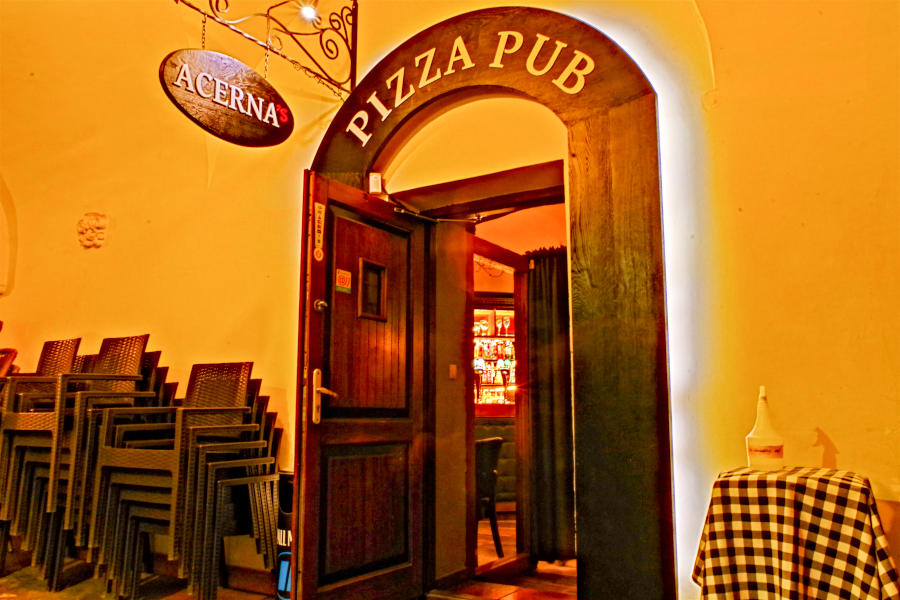 Napić się piwa i zjeść w Pubie Acerna w Lublinie