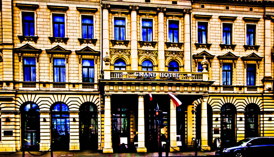 Restauracja Nieznana z fasadą IBB Grand Hotelu Lublinianka - zdjęcie do galerii