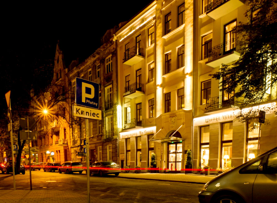 Nocny widok na ul.Sądową w Lublinie, z Hotelem Wieniawski - zdjęcie do galerii