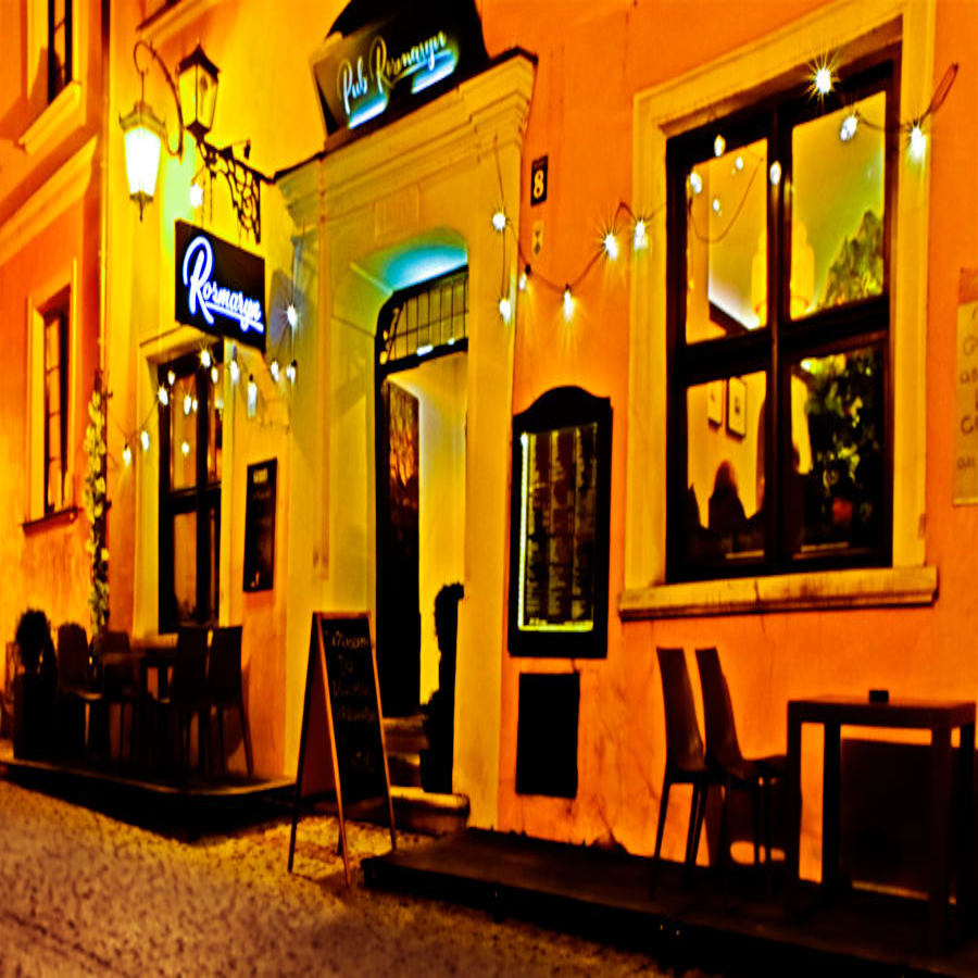 Restauracja Rozmaryn w Lublinie nocą - zdjęcie do galerii