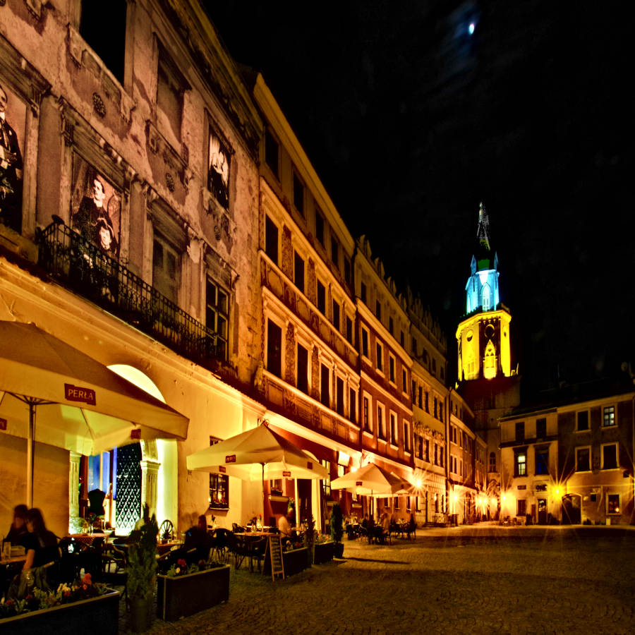 Nocny widok z restauracji hotelu Apartamenty Rynek 5 w Lublinie - zdjęcie do galerii