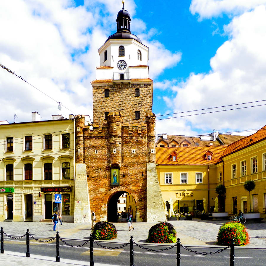 Brama Krakowska prowadząca do restauracji Stół i Wół, i na Stare Miasto w Lublinie - zdjęcie do galerii 