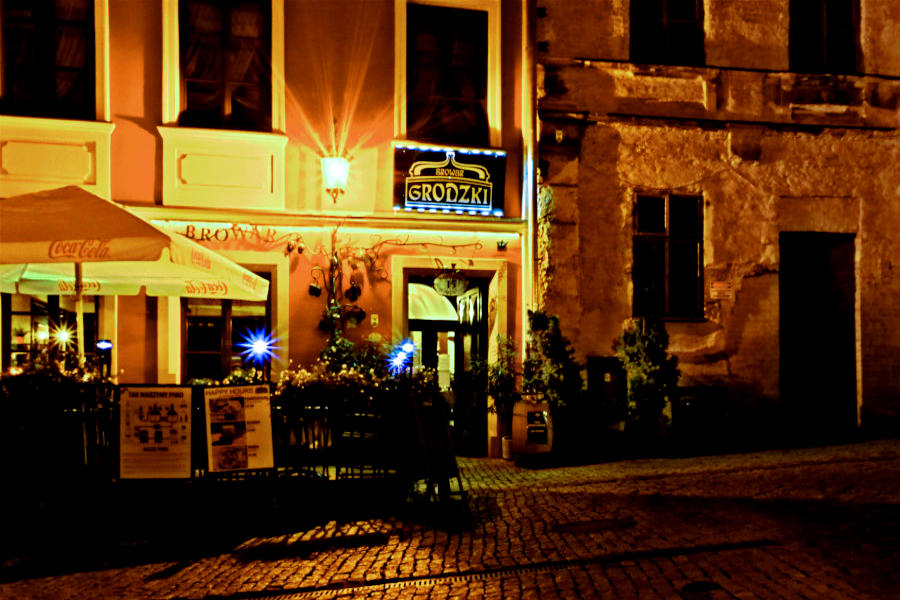 Browar Grodzki - Restauracja Grodzka 15 w Lublinie, późną nocą - zdjęcie do galerii