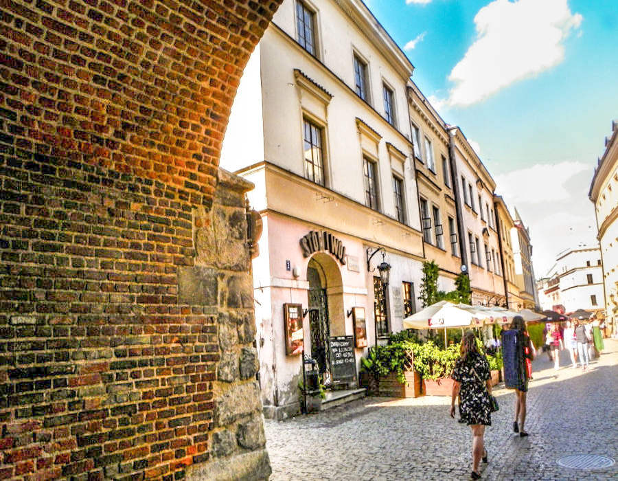 Widok na restaurację Stół i Wół i Stare Miasto w Lublinie - zdjęcie do galerii