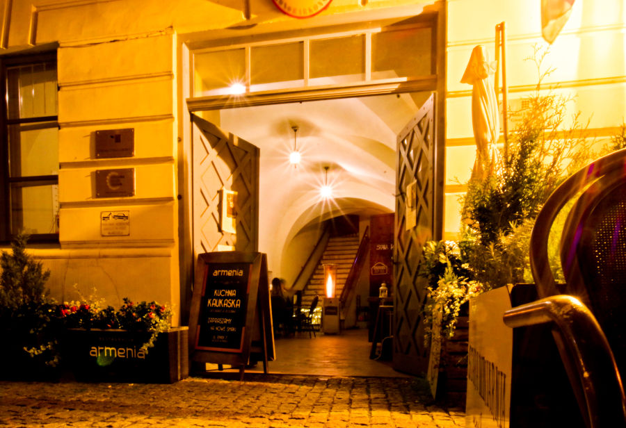 Wejście Restauracji Armenia w Lublinie - zdjęcie do galerii