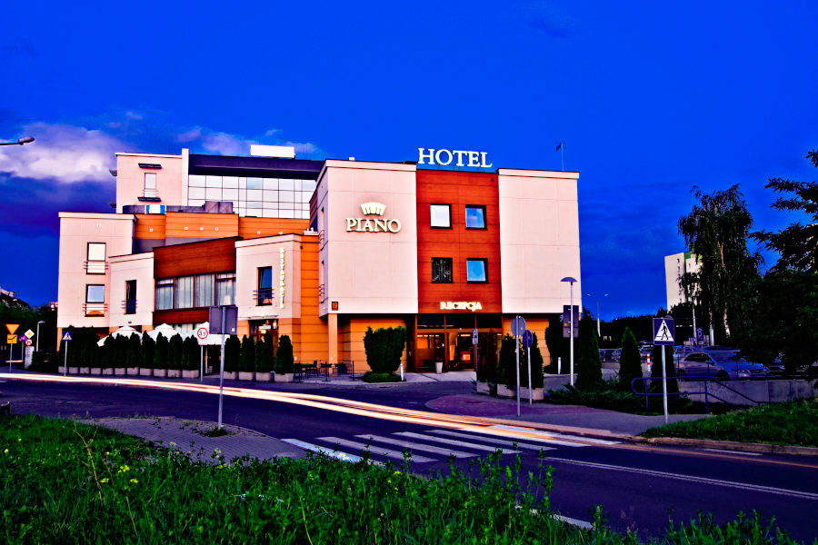 Hotel Piano w Lublinie o zmierzchu - zdjęcie do galerii