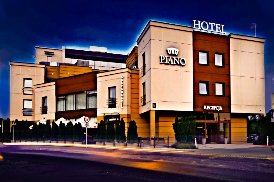Hotel Piano w Lublinie przed północą - zdjęcie do galerii