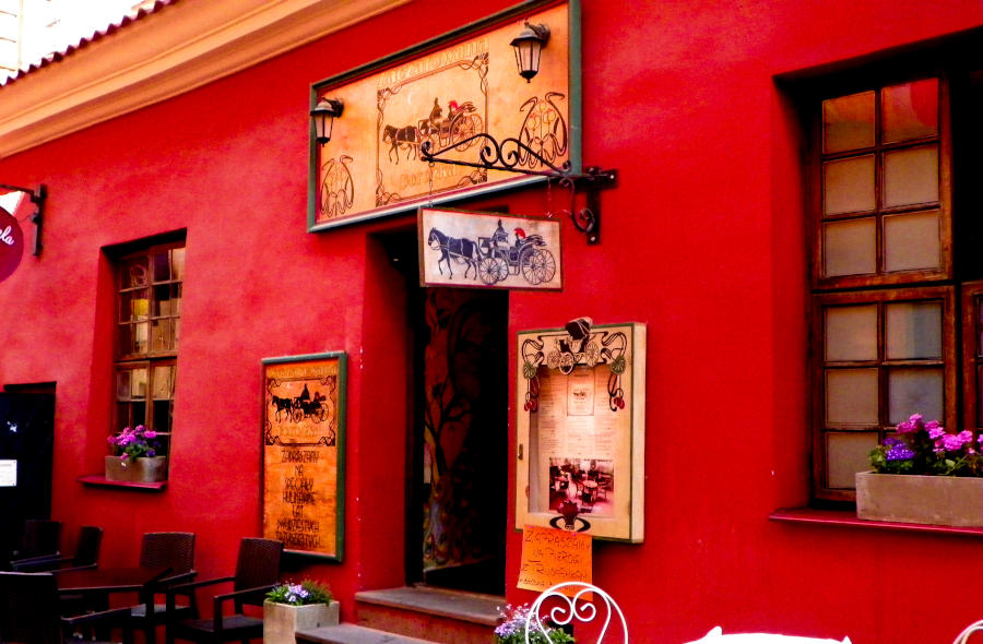 Wejście restauracji Zaczarowana Dorożka na Starym Mieście w Lublinie - zdjęcie do galerii