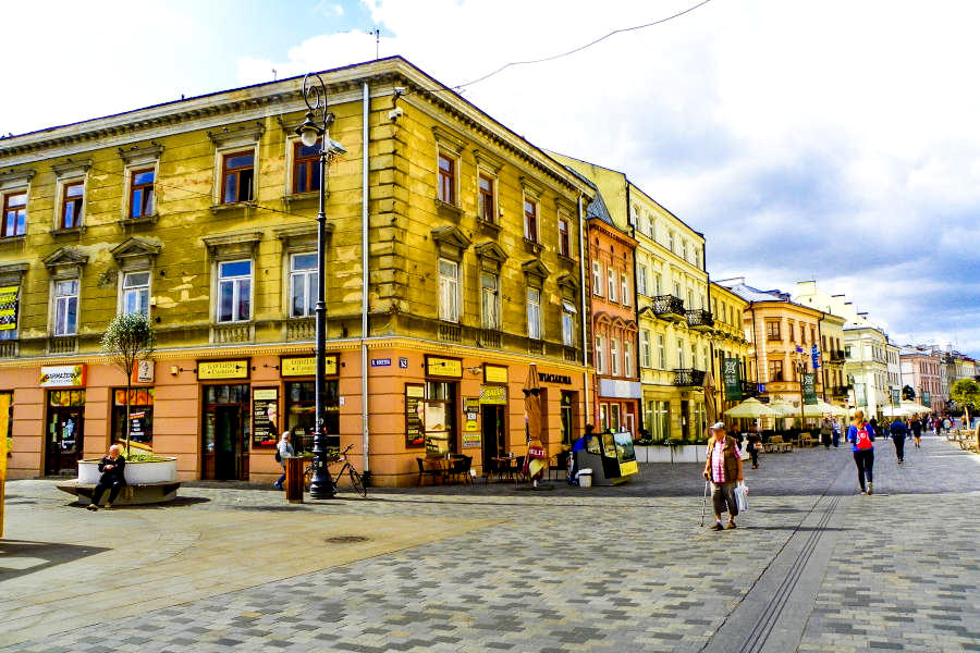 Apartamenty, cukiernia Carmelito przy Starym Mieście w Lublinie, w galerii zdjęć