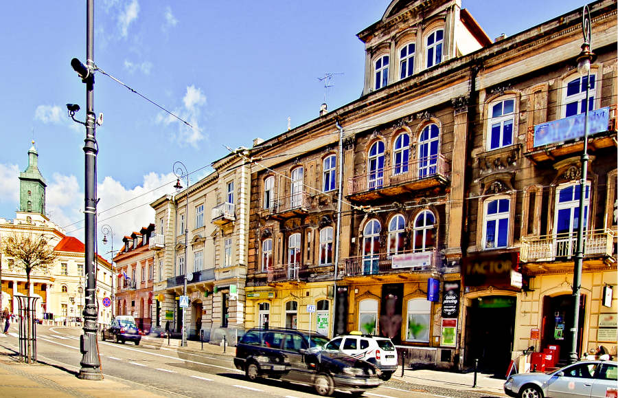 Hostel Królewska w Lublinie, z ratuszem na zdjęciu galerii