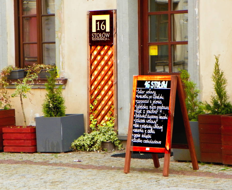 Menu przed Restauracją 16 Stołów w Lublinie - zdjęcie do galerii