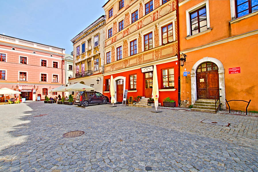 Apartamenty Rynek 10 Apartments w Lublinie - widok z daleka na zdjęciu do galerii