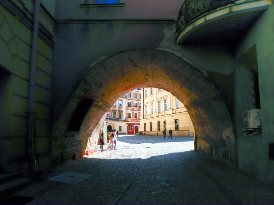 Brama Rybna w Lublinie w pobliżu Apartamentów Magia