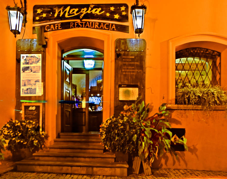 Restauracja Magia w Lublinie, wczesną nocą - zdjęcie do galerii