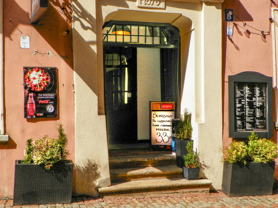 Wejście restauracji i pubu Rozmaryn w Lublinie - zdjęcie do galerii