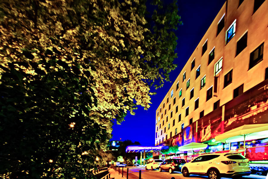 Hotel Mercure w Lublinie wieczorem - zdjęcie do galerii