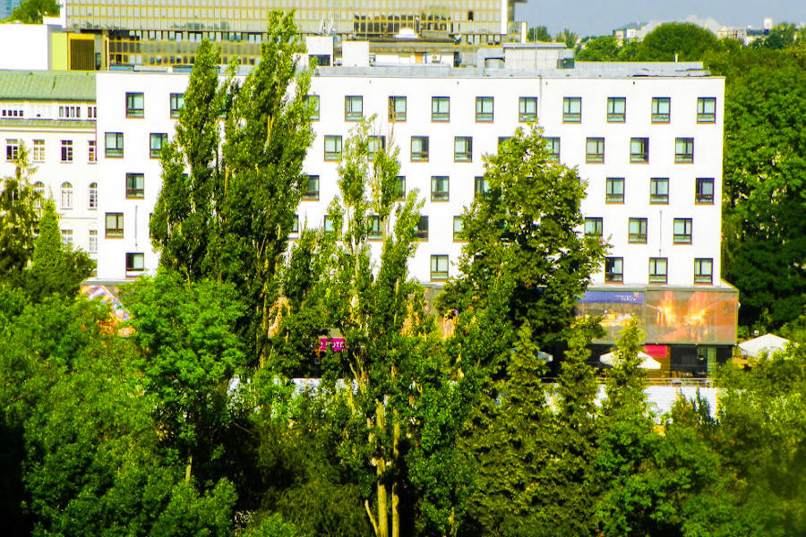 Widok z tarasu CSK na Hotel Mercure w Lublinie - zdjęcie do galerii