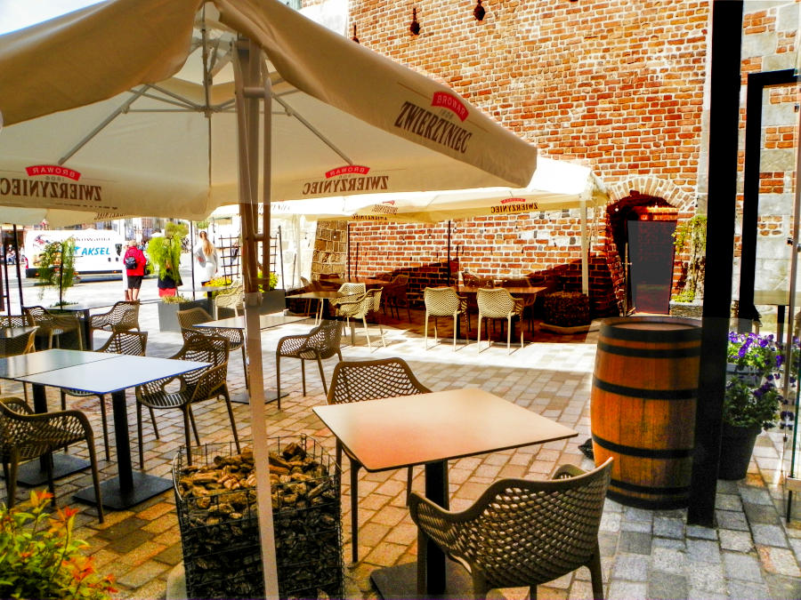 Ogródek restauracji Tinto Wine Bar w Lublinie - zdjęcie do galerii