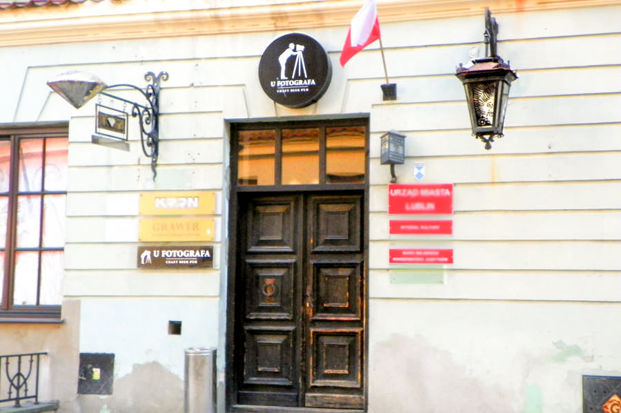 Wejście Pubu U Fotografa w Lublinie - zdjęcie do galerii