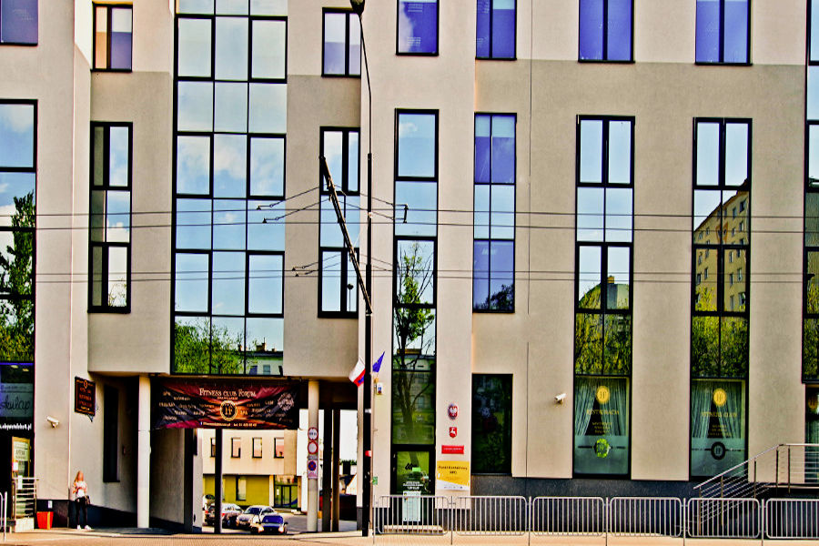 Brama wjazdowa Hotelu Forum Lublin - zdjęcie do galerii