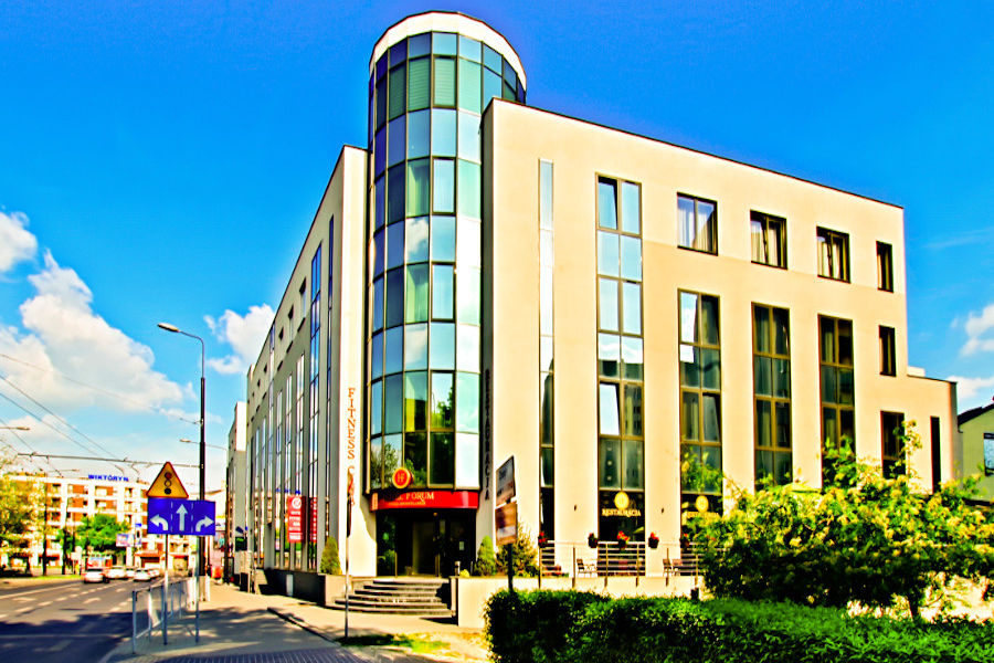 Hotel Forum w Lublinie - widok z daleka do galerii zdjęć