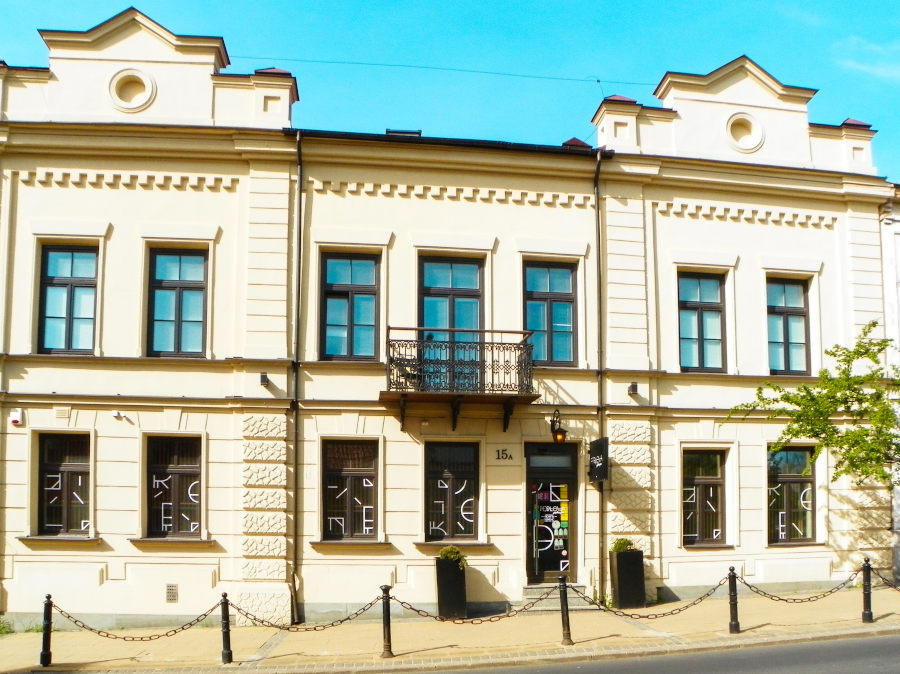 Fasada budynku z Perłową Pijalnią Piwa - zdjęcie do menu