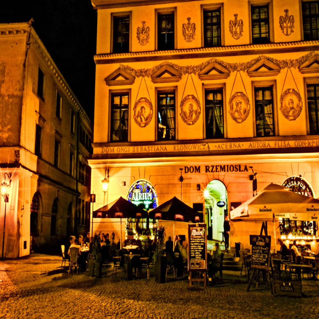 Restauracja Atrium w Lublinie nocą - zdjęcie do menu