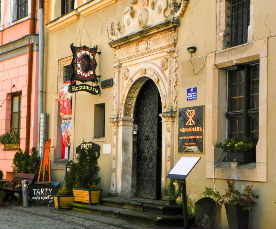 Portal nad Restauracją Biesy w Lublinie - zdjęcie do menu