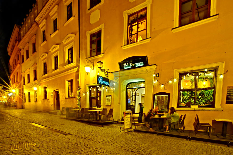 Restauracja Rozmaryn w Lublinie nocą - zdjęcie do menu