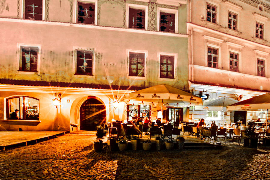 Akwarela Cafe w Lublinie, w blasku świateł - zdjęcie do menu