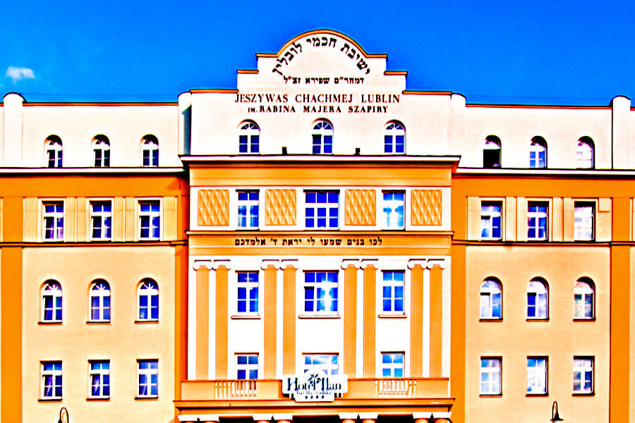 Fragment fasady Hotelu Ilan z restauracją The Olive - zdjęcie do menu