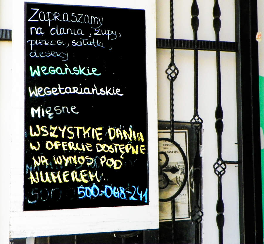 Ekspozycja menu restauracji zielony Talerzyk w Lublinie