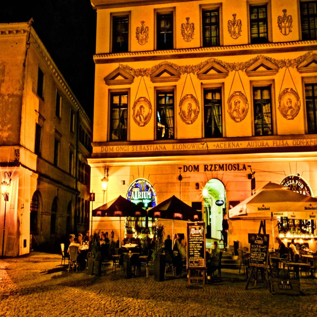 Restauracja Atrium Ristorante Italiano w Lublinie na nocnym zdjęciu do menu